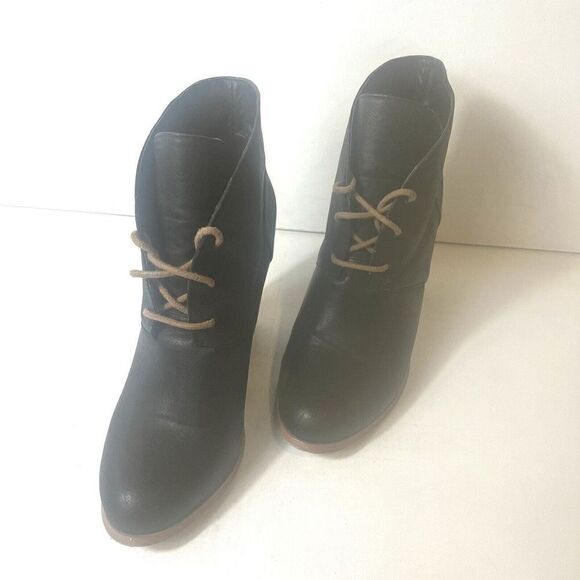 Steve Madden Womens Booties Ankle Black Faux Leather Size 9.5M High Heel Lace Up - Picture 4 of 11